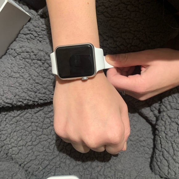 BNIB APPLE WATCH SERIES 3